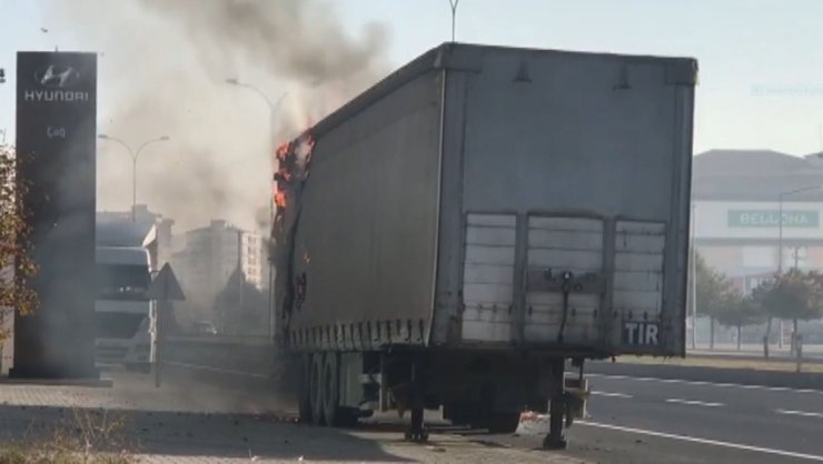 Deterjan Yüklü Tırın Dorsesi Alev Alev Yandı