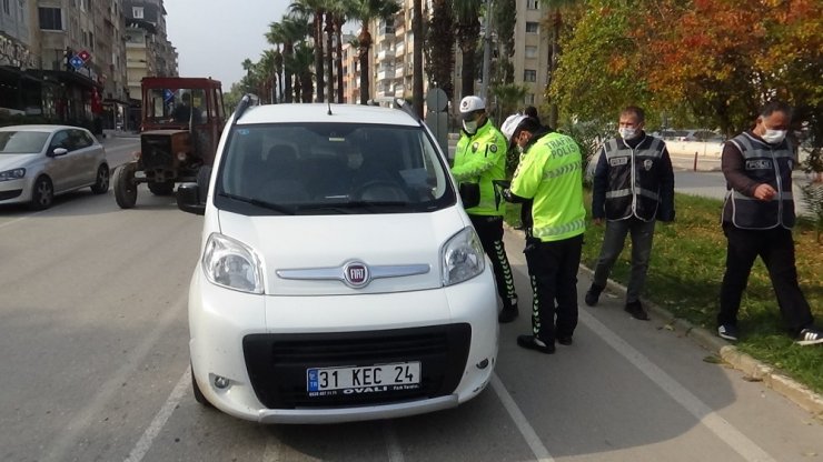 Kırıkhan’da Cadde Ve Sokaklar Sessizliğe Büründü