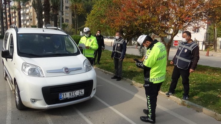 Kırıkhan’da Cadde Ve Sokaklar Sessizliğe Büründü