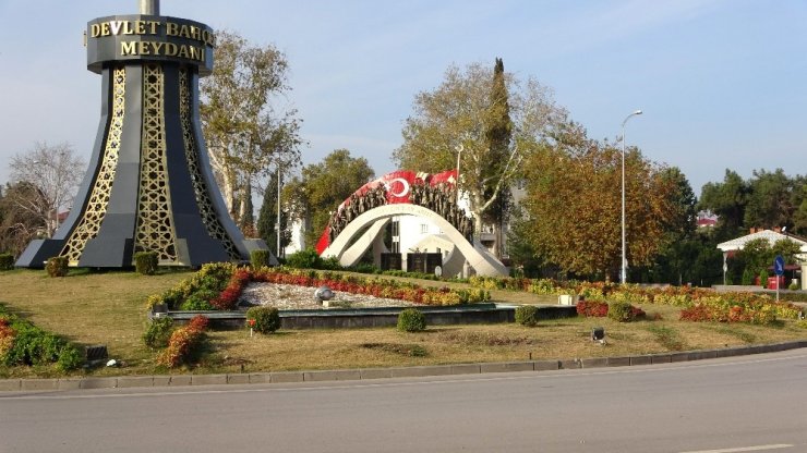 Osmaniye’de Cadde Ve Meydanlar Boşaldı, Kent Sessizliğe Büründü