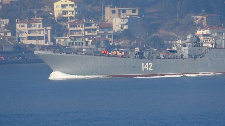 Rus Savaş Gemileri Peş Peşe Çanakkale Boğazı’ndan Geçti