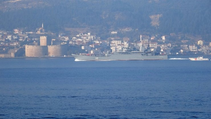 Rus Savaş Gemileri Peş Peşe Çanakkale Boğazı’ndan Geçti