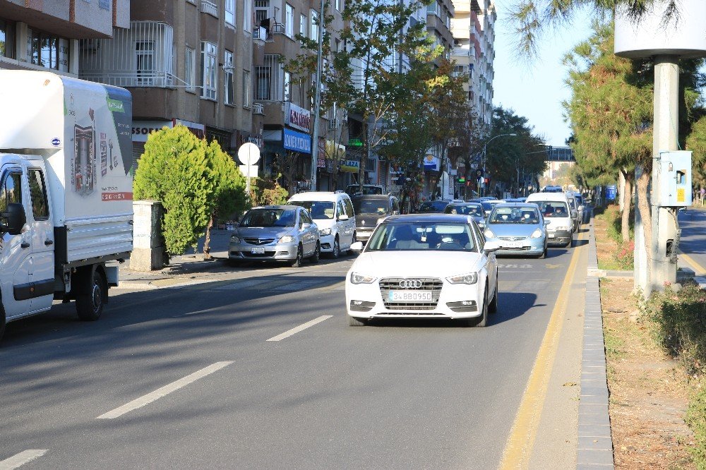 Hafta Sonu Kısıtlaması Sona Erdi, Diyarbakır’da Trafik Yoğunluğu Başladı