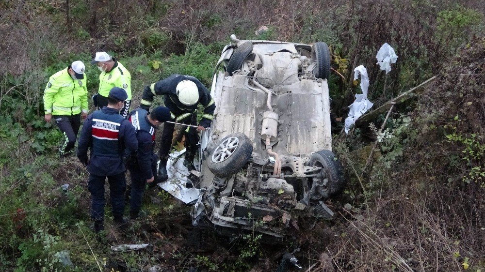 Samsun’da Takla Atan Otomobil Şarampole Yuvarlandı: 1 Yaralı