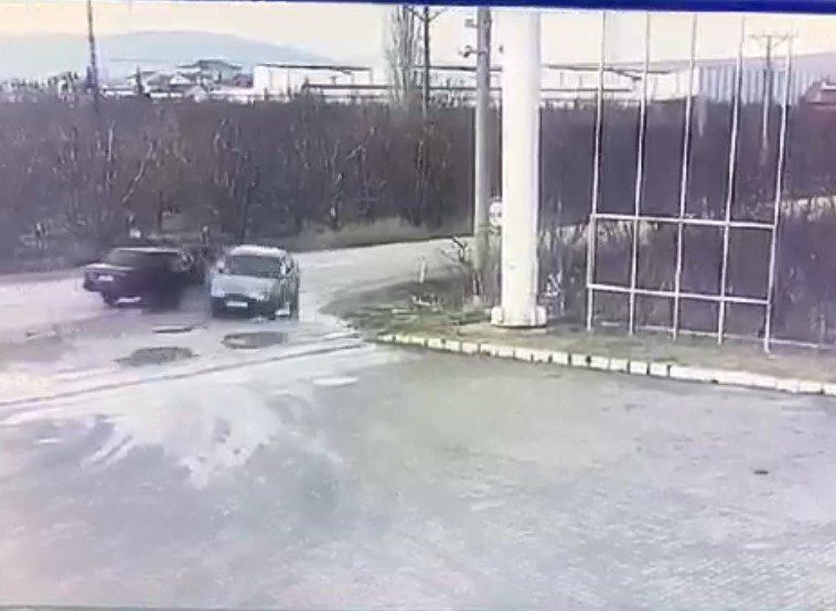 2 Otomobilin Çarpıştığı Kaza Anı Kamerada