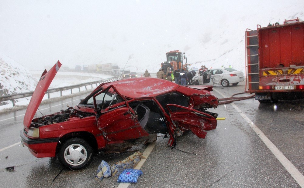 Erzincan’da Kar Yağışı Trafik Kazalarını Da Beraberinde Getirdi