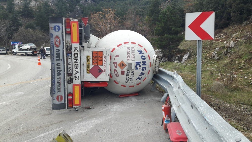 Lpg Tankeri Yan Yattı