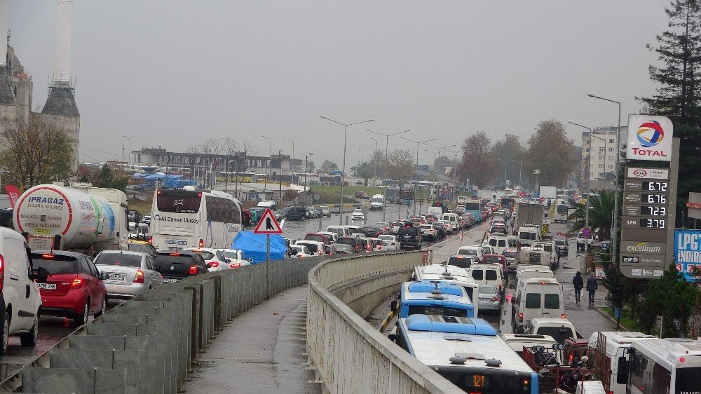 Trabzon’da Sabah Trafiği Çilesi