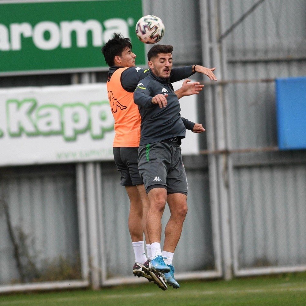 Bursaspor Çalışmalarını Yoğun Tempoda Sürdürüyor