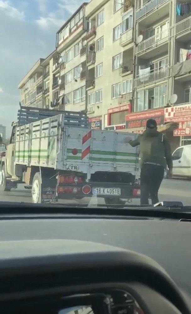 Ölümüne Yolculuk...patenci Gençten Kamyon Arkasında Şehir Turu