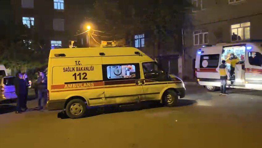 İki Aile Arasında Kısıtlamaya Dakikalar Kala Sokak Ortasında Silahlı Kavga: 4 Yaralı