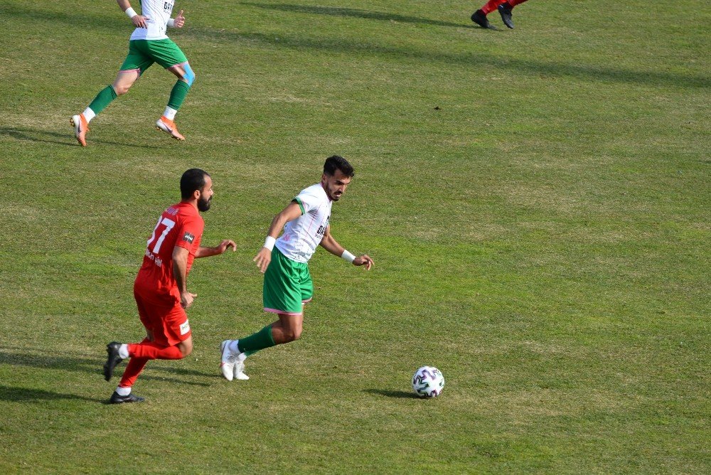 Genç Futbolcu Takımını Sırtlıyor