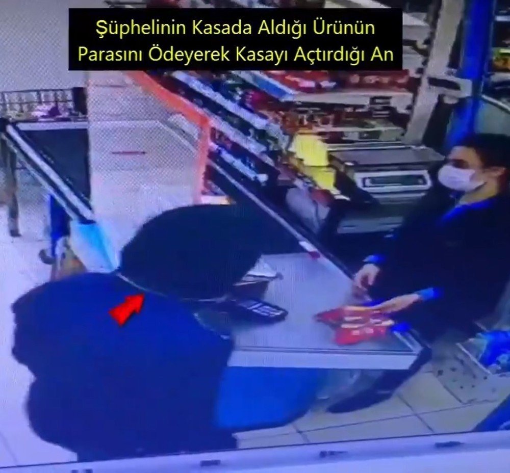 Müşteri Gibi Gelip Silah Çekerek Marketi Soydu