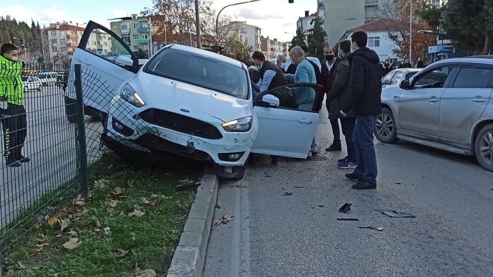 Direksiyon Başında Kalp Krizi Geçiren Öğretmen Hayatını Kaybetti