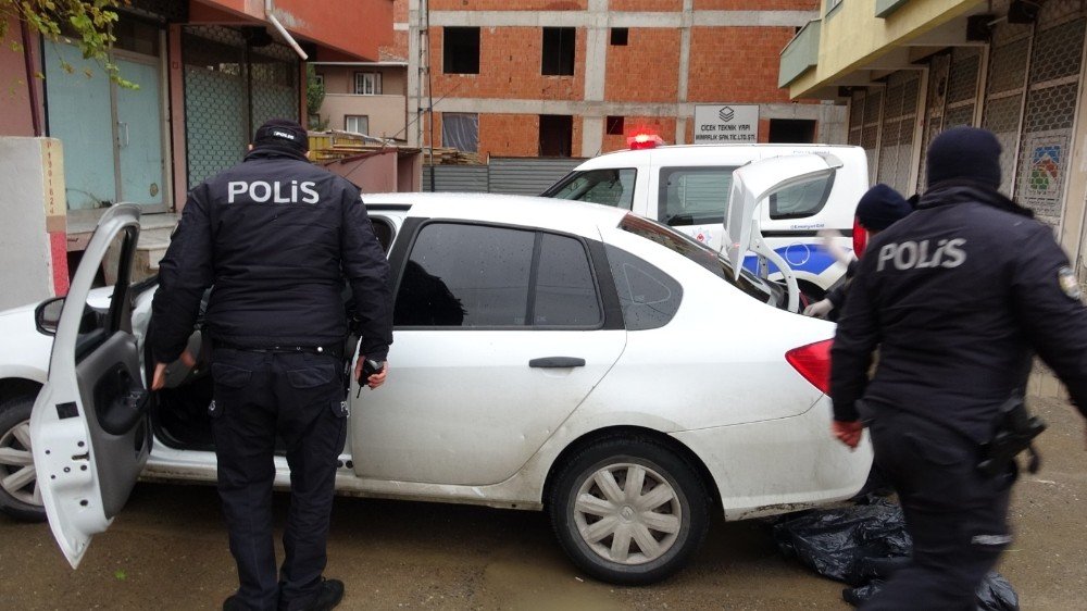 Aranan Şahıslar Nefes Kesen Kovalamaca Sonucu Çalıntı Araçla Yakalandı