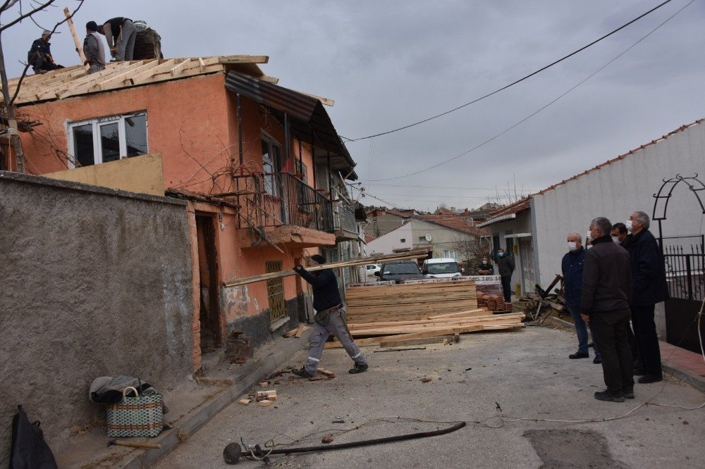 Evi Yanan Ailenin Yaraları Sarılıyor