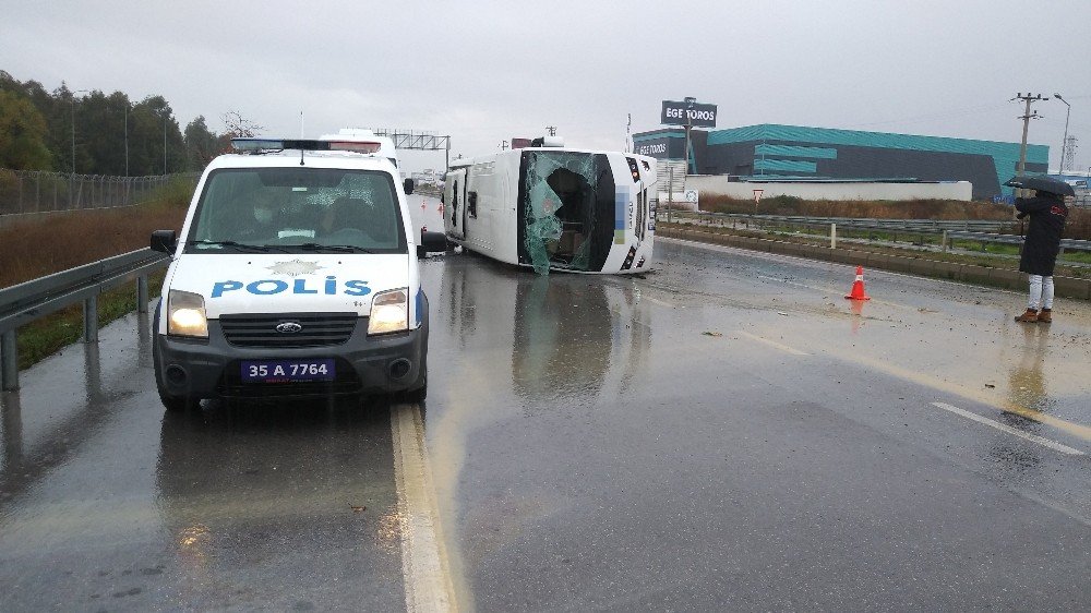 Servis Aracı Devrildi, İçindekiler Yara Almadan Kurtuldu