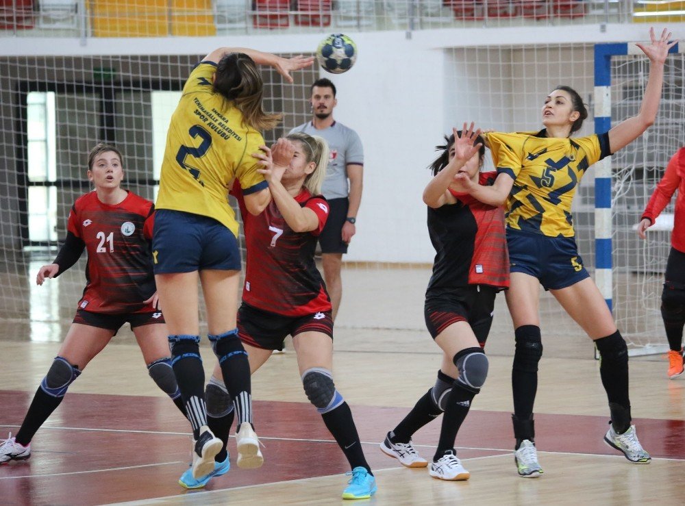 Kadınlar Hentbol Süper Ligi: Sivas Belediyespor: 21 - Yenimahalle Belediye: 38