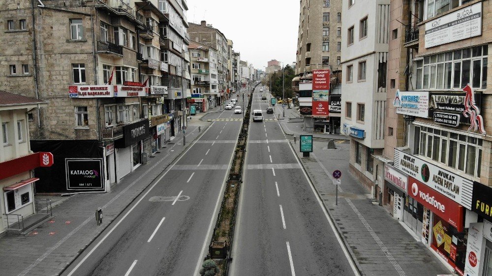 Nevşehir’de Cadde Ve Sokaklar Boş Kaldı