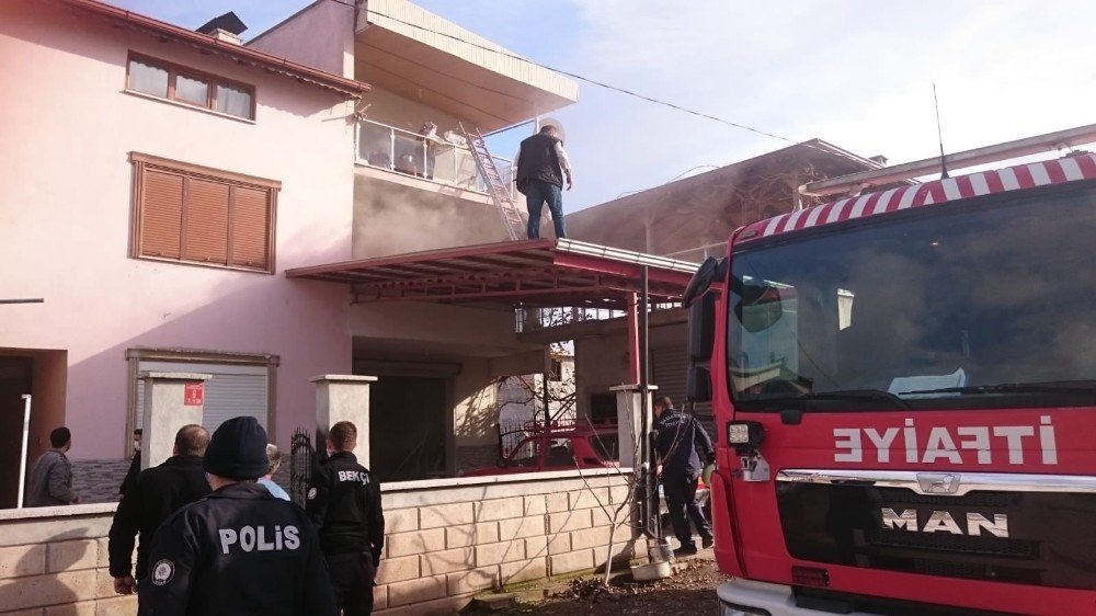 Sındırgı’da Buzdolabı Yangın Çıkardı