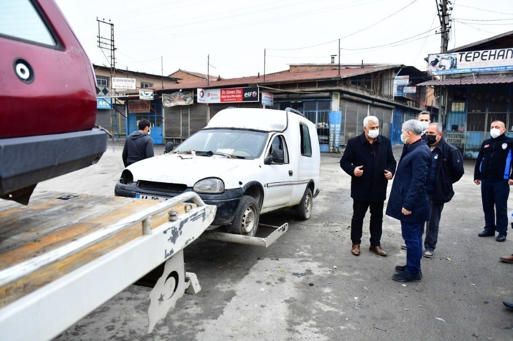 Yeşilyurt’ta Hurda Araç Operasyonu