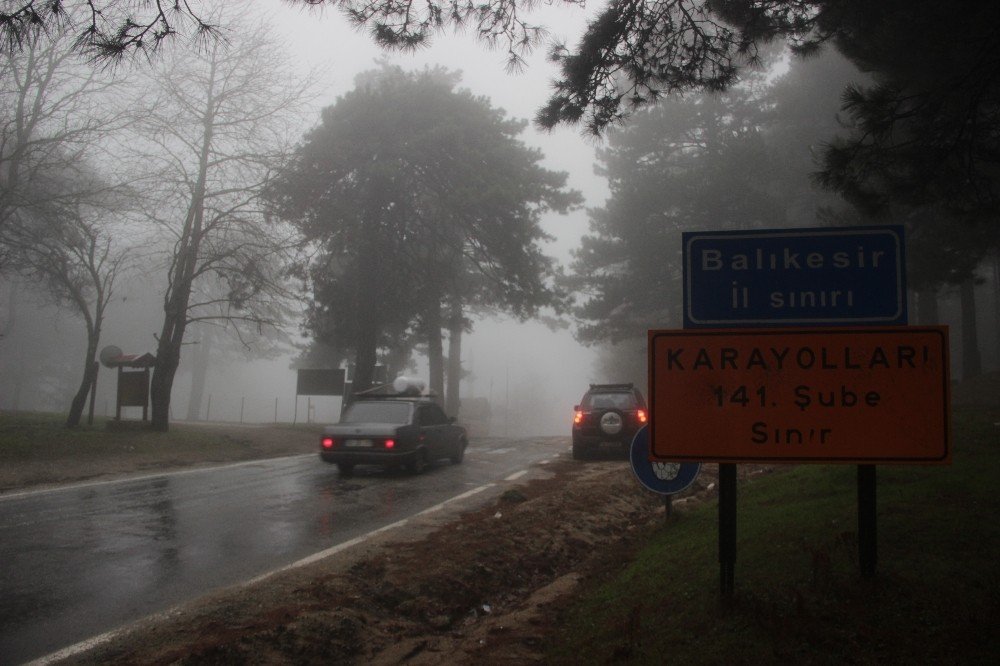 Kazdağları’ Nda Sis Trafiği Olumsuz Etkiliyor