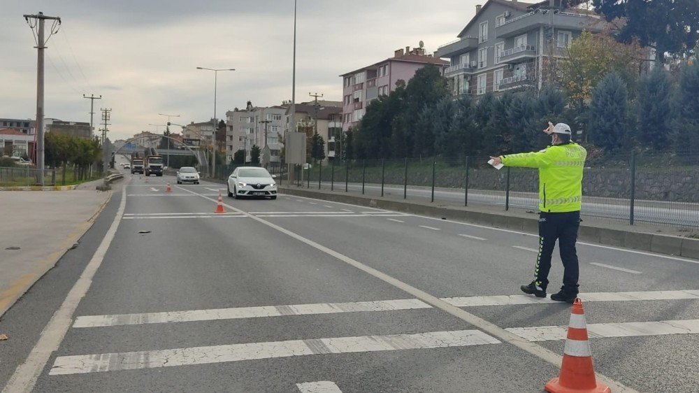 Gölcük’te Hız Limitine Uymayan Araç Sürücülerine Ceza Yağdı