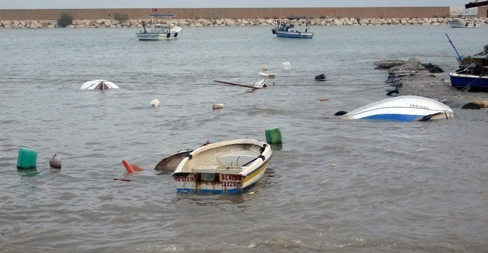 Mersin’de Balıkçıların Fırtına Nöbeti