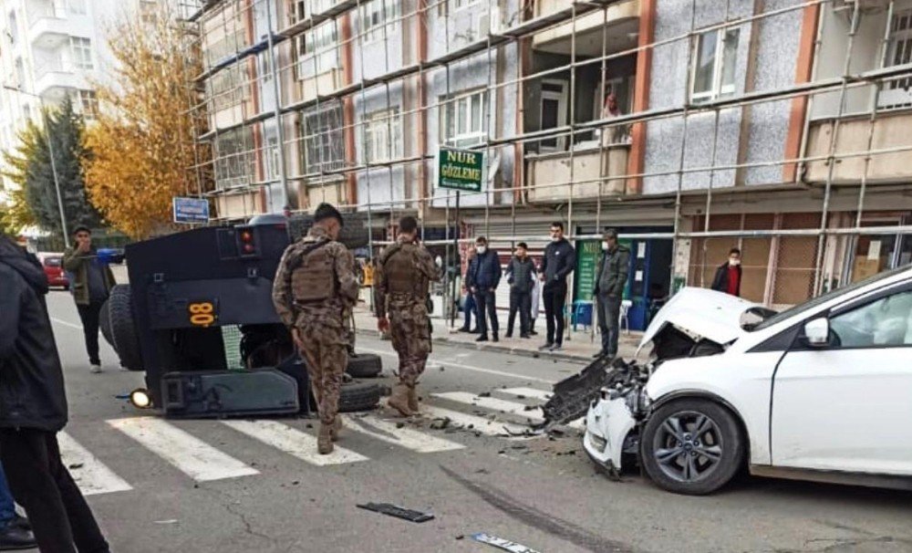 Batman’da Zırhlı Araç İle Otomobil Çarpıştı