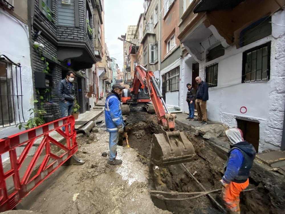 Beyoğlu’nda Doğal Gaz Borusu Patladı