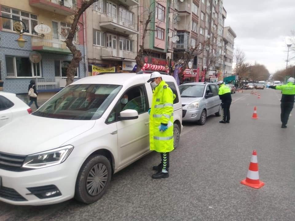 Yayalar Ve Araç Sürücüleri “yaya Önceliği” Hakkında Bilgilendirildi