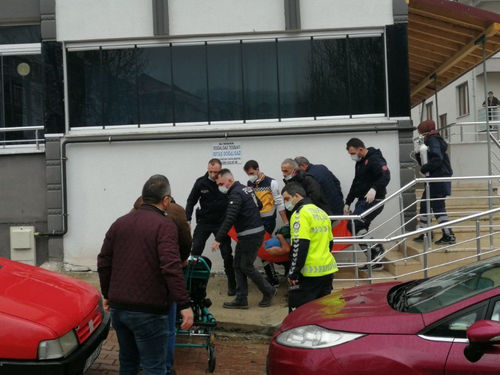 Düzce’de Yedikleri Yemekten Zehirlenen 4 Kişi Hastaneye Kaldırıldı