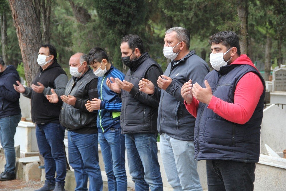 İzmir’de Su Taşkını Kurbanları Son Yolculuğuna Uğurlandı