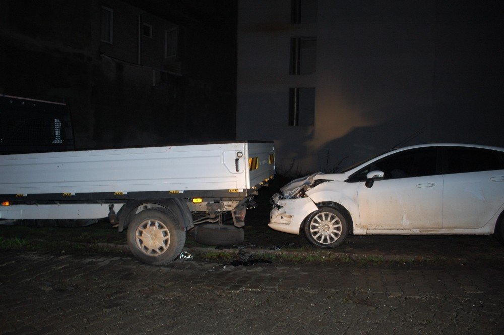 Polisten Kaçan Alkollü Sürücü Kaza Yaptı