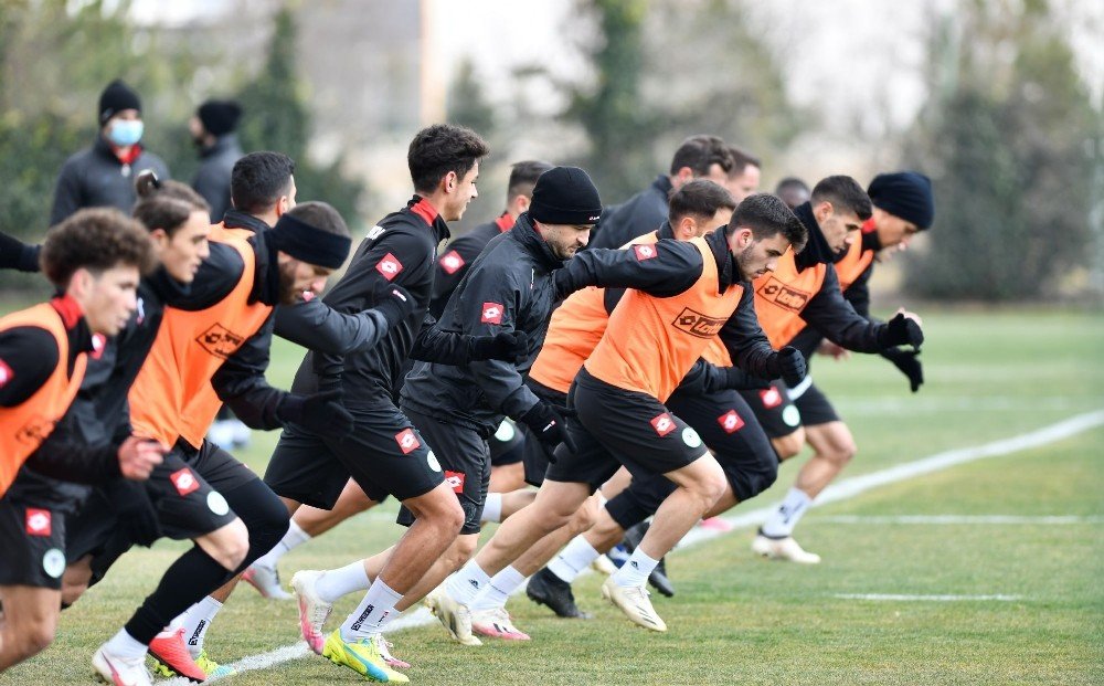 Konyaspor, Altınordu Maçı Hazırlıklarını Tamamladı