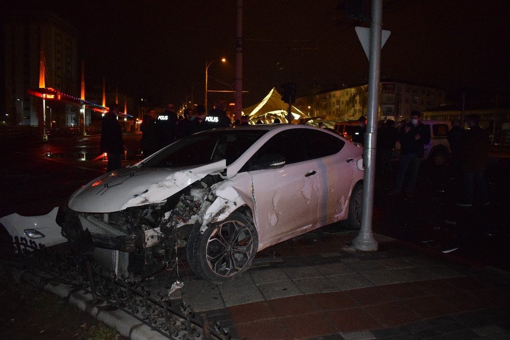 Malatya’da Polis Şüpheli Kovalamacası Kazayla Bitti: 1 Yaralı