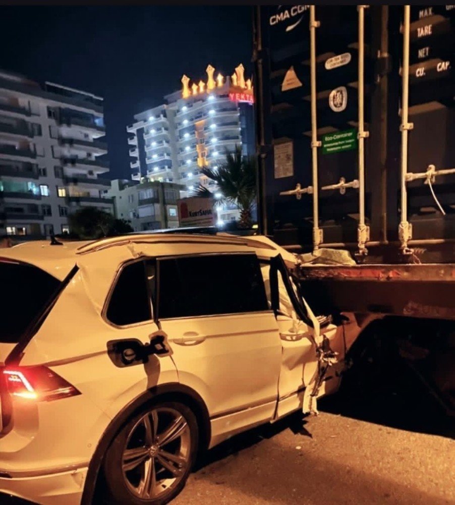 Alanya’da Otomobille Kamyon Çarpıştı: 1 Ölü