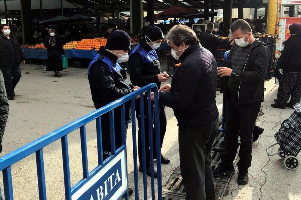 Isparta’da Pazar Yerlerinde Hes Kodu Ve Maske Denetimi Yapılıyor