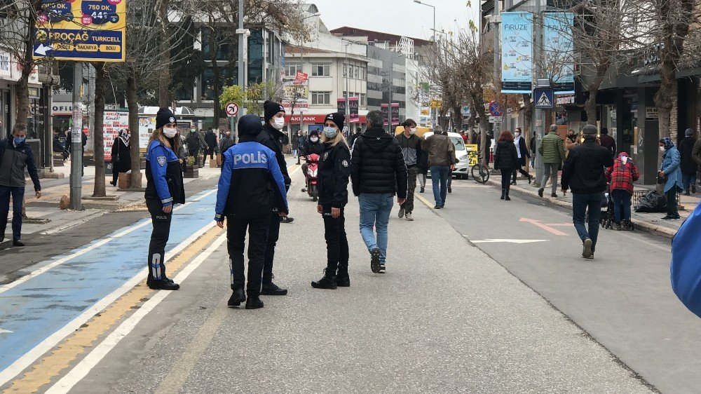 56 Saatlik Kısıtlama Öncesi Düzce Caddelerinde Yoğunluk