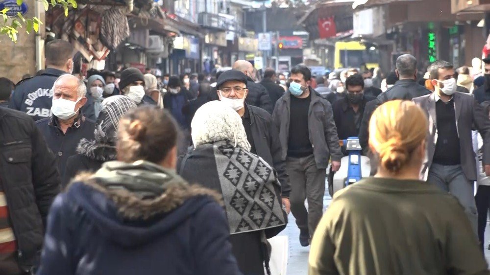 56 Saatlik Kısıtlamadan Saatler Öncesinde Caddeler İnsanlarla Doldu