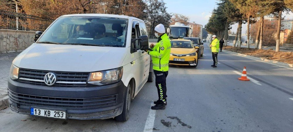 Tatvan’da Tedbirlere Uymayanlara 122 Bin 850 Tl Para Cezası Uygulandı