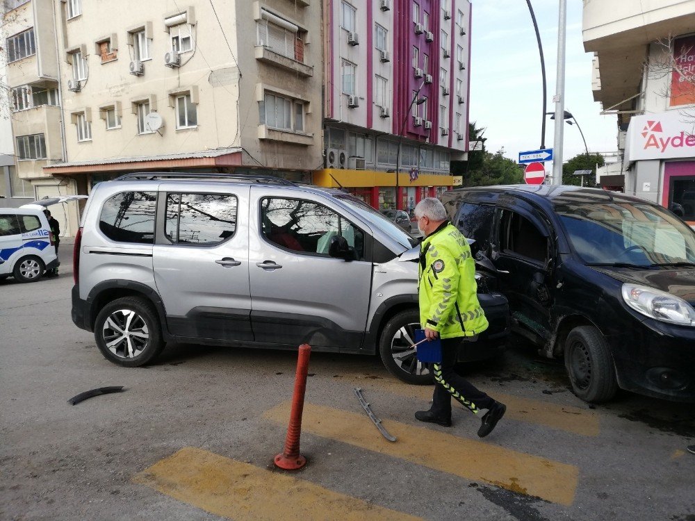 Kazaya Karışan Araç Sürücüsü Ve Yolcuya Kısıtlama İhlalinden Ceza