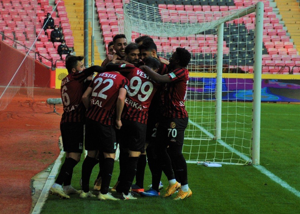 Tff 1. Lig: Eskişehirspor: 2 - Menemenspor: 2