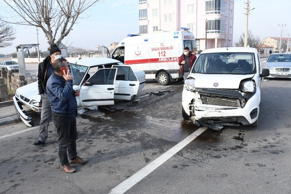 Aksaray’da Otomobiller Çarpıştı: 1 Yaralı