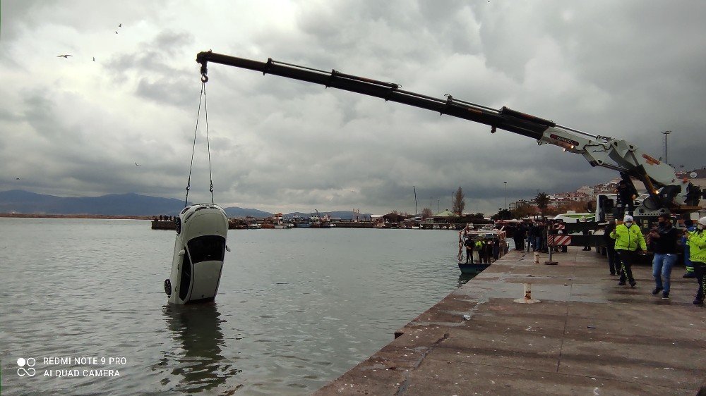 Manevra Yaparken Denize Uçtu