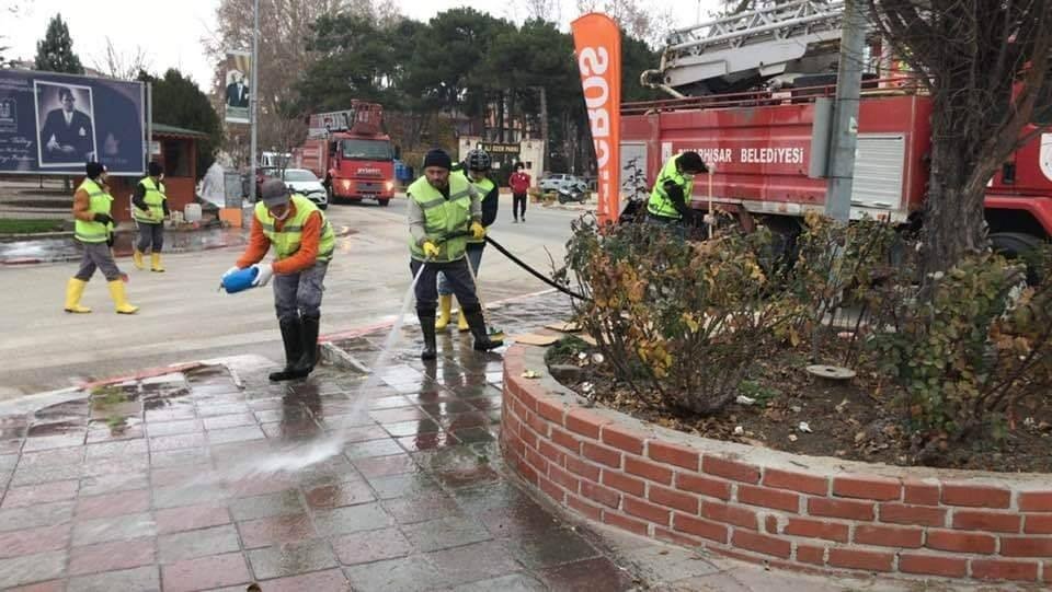 Sokağa Çıkma Kısıtlamasında Cadde Ve Sokaklar Köpüklü Suyla Yıkandı