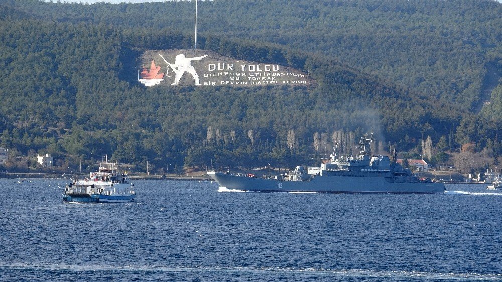 Rus Savaş Gemisi ’novocherkassk’ Çanakkale Boğazı’ndan Geçti