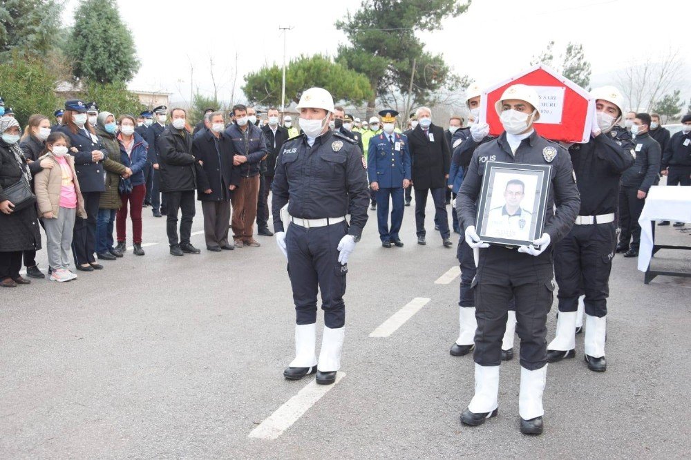 Polis Memuru Görev Başında Kalbine Yenik Düştü