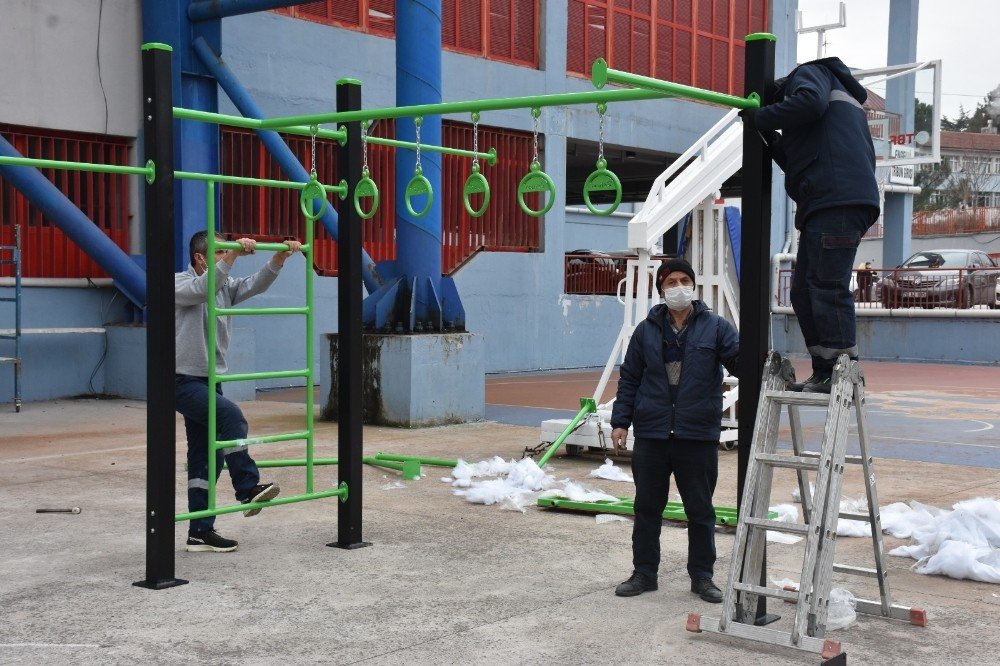 Gençlik Ve Spor İl Müdürlüğü Stadyumun Arka Tarafına Açık Spor Aletleri Yerleştirmeye Başladı