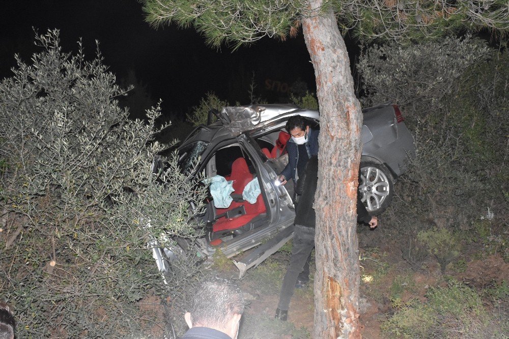 Kısıtlamada Sokağa Çıktılar, Polisin ’dur’ İhtarına Uymayınca Kaza Yaptılar